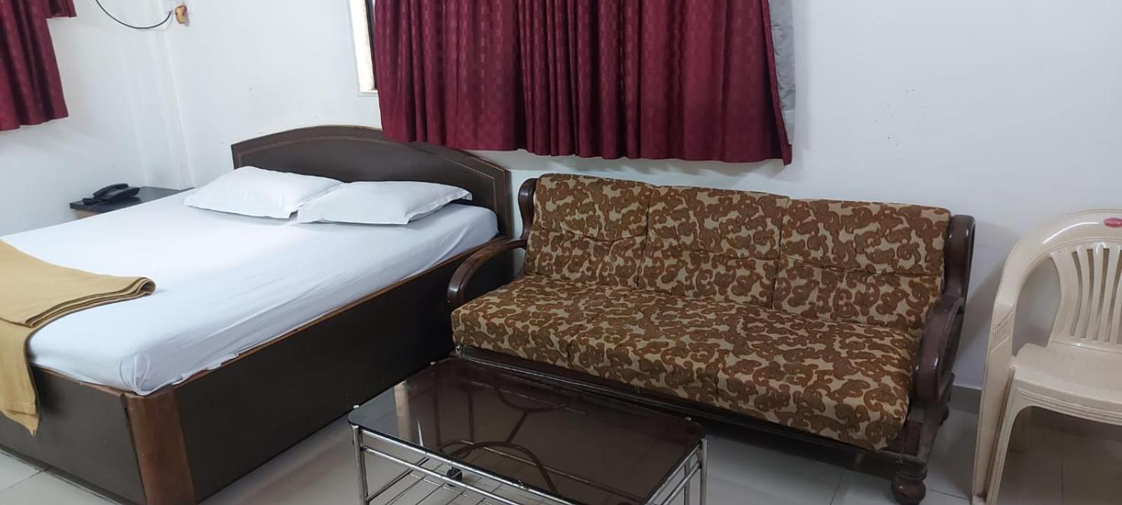Glitz Hotels Sai Guest House - Nr Inorbit Mall Vashi 纳威孟买 外观 照片