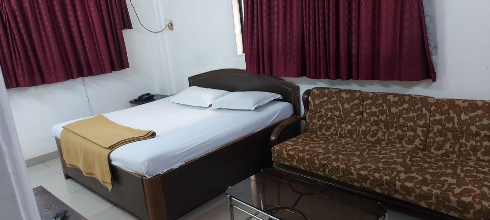 Glitz Hotels Sai Guest House - Nr Inorbit Mall Vashi 纳威孟买 外观 照片