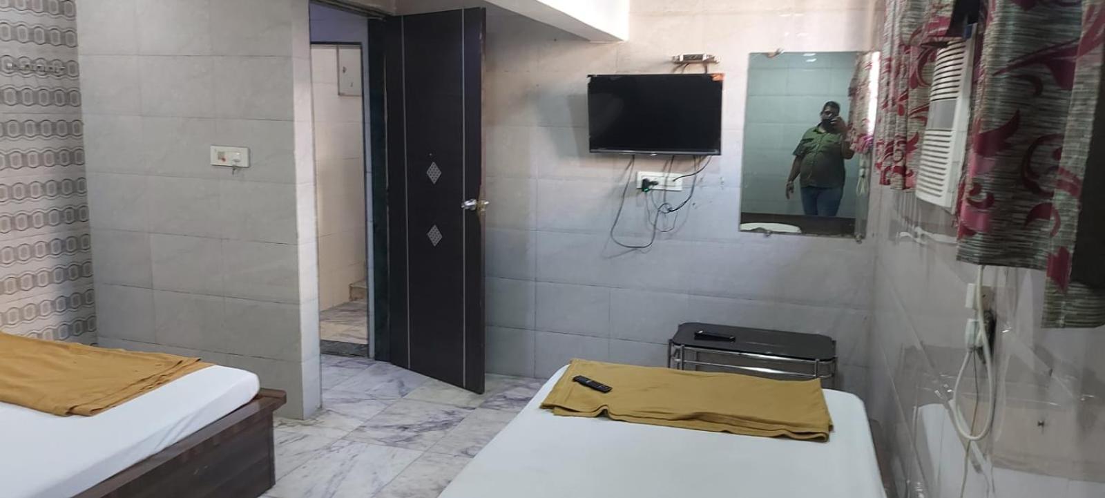 Glitz Hotels Sai Guest House - Nr Inorbit Mall Vashi 纳威孟买 外观 照片