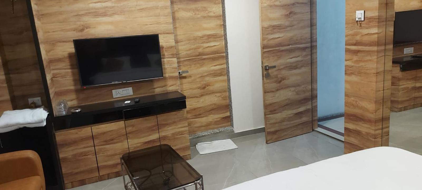 Glitz Hotels Sai Guest House - Nr Inorbit Mall Vashi 纳威孟买 外观 照片