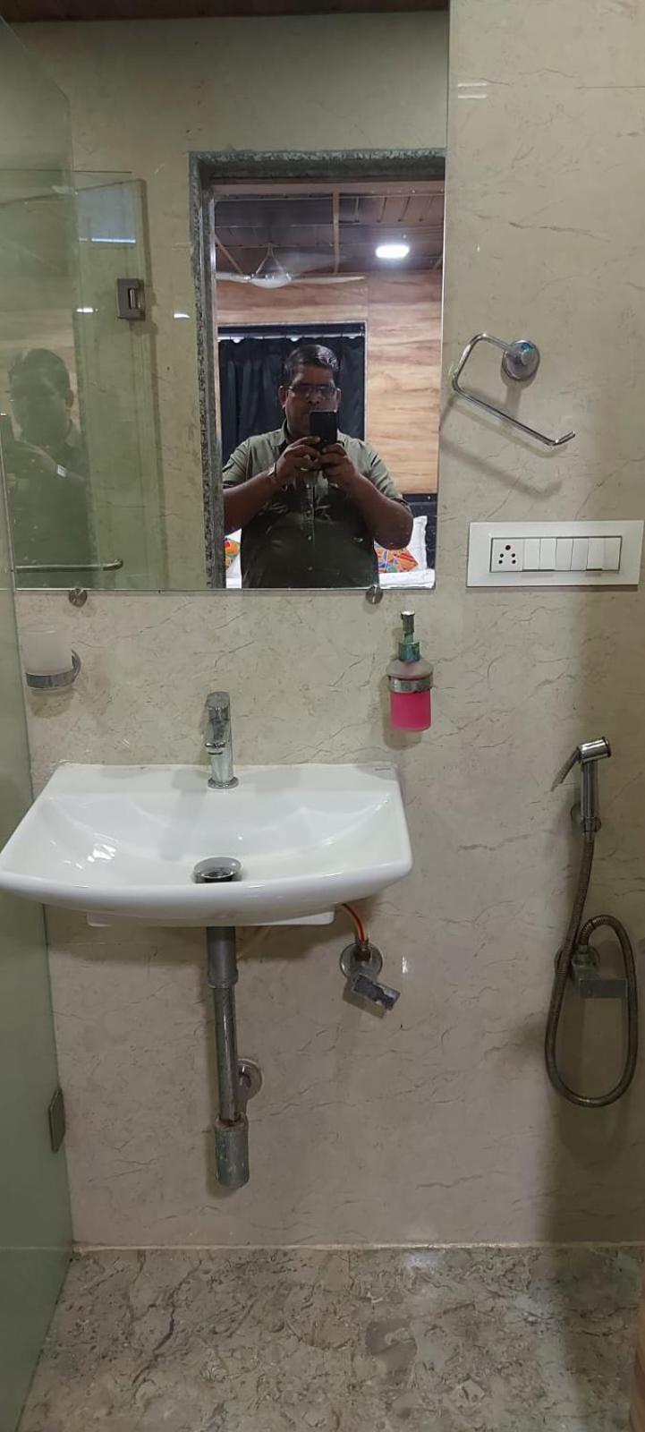 Glitz Hotels Sai Guest House - Nr Inorbit Mall Vashi 纳威孟买 外观 照片