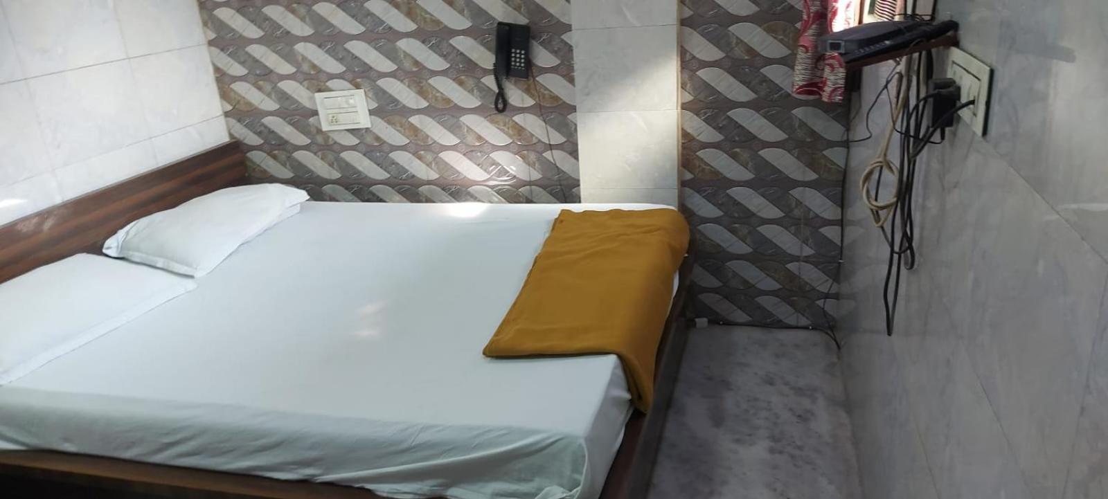 Glitz Hotels Sai Guest House - Nr Inorbit Mall Vashi 纳威孟买 外观 照片