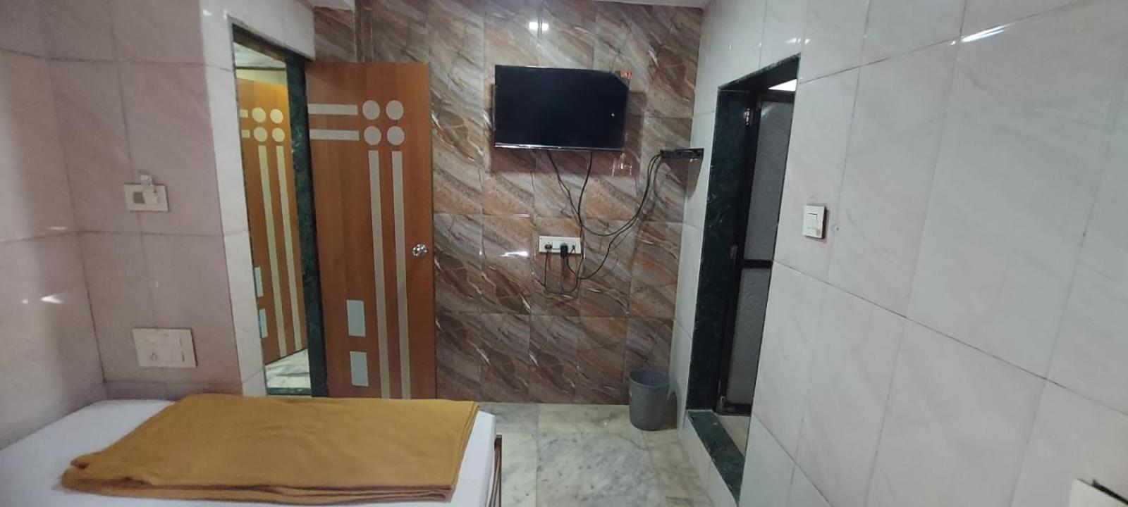 Glitz Hotels Sai Guest House - Nr Inorbit Mall Vashi 纳威孟买 外观 照片