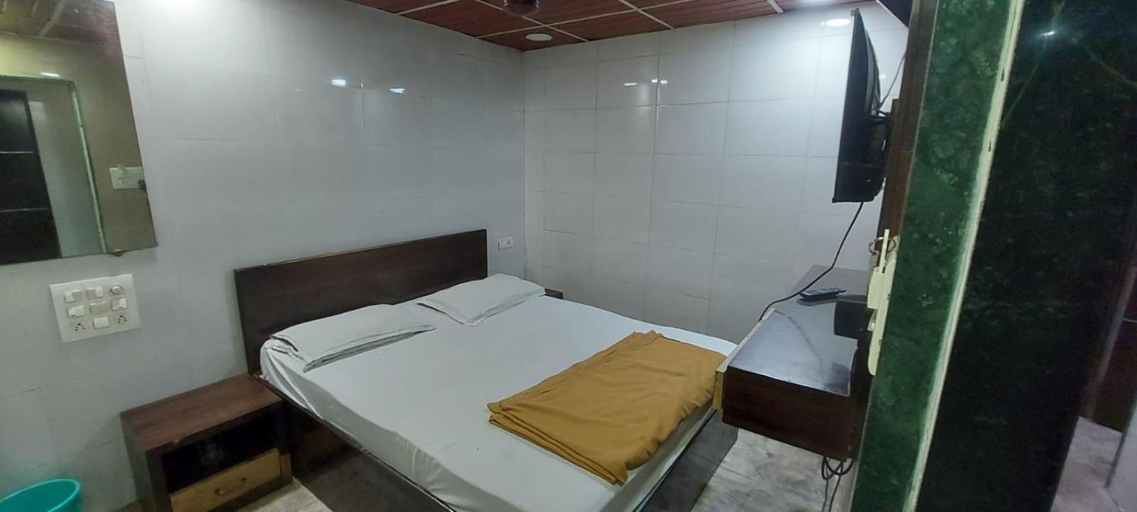 Glitz Hotels Sai Guest House - Nr Inorbit Mall Vashi 纳威孟买 外观 照片