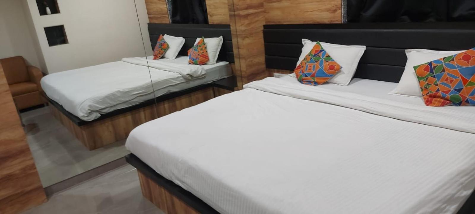 Glitz Hotels Sai Guest House - Nr Inorbit Mall Vashi 纳威孟买 外观 照片