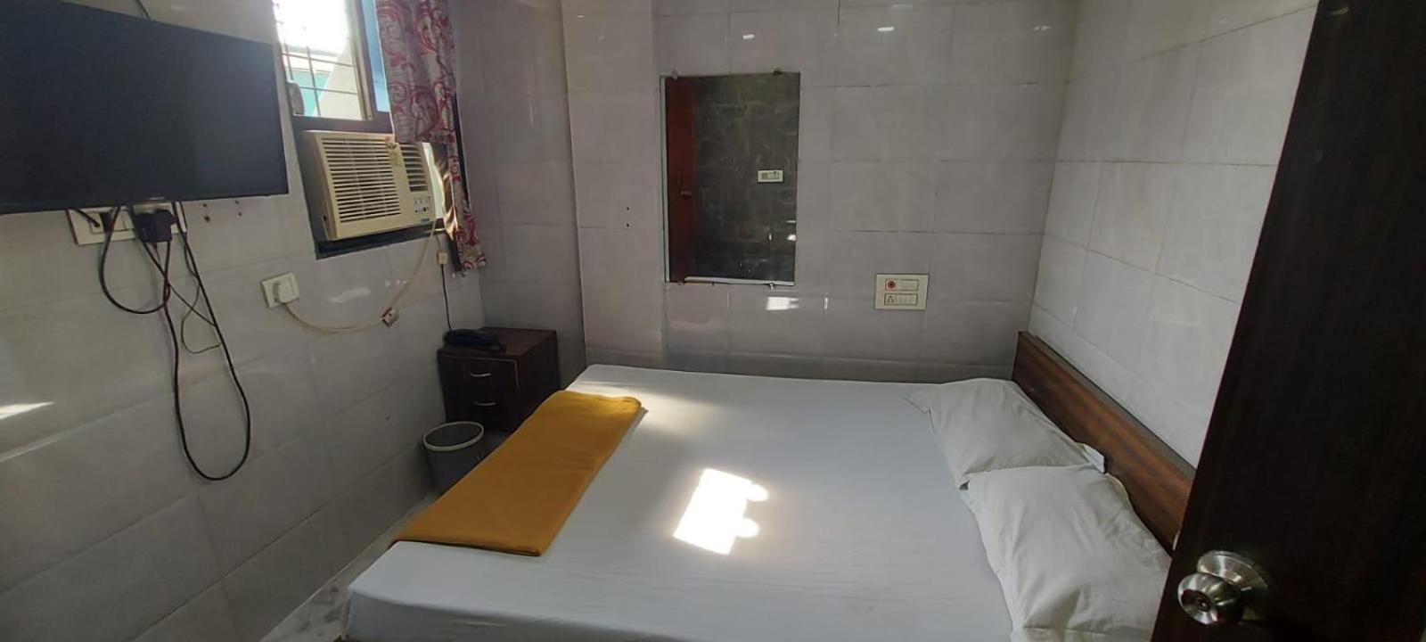 Glitz Hotels Sai Guest House - Nr Inorbit Mall Vashi 纳威孟买 外观 照片