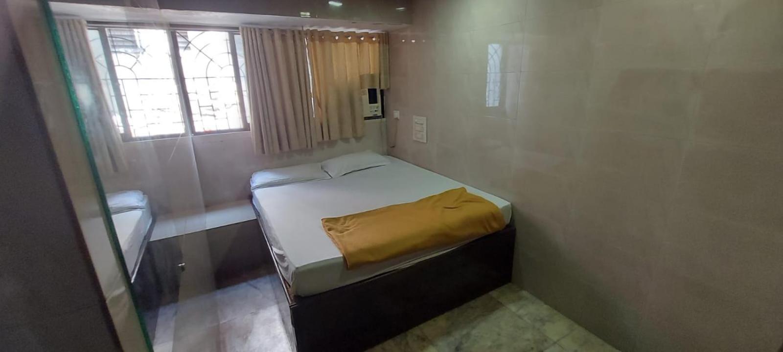Glitz Hotels Sai Guest House - Nr Inorbit Mall Vashi 纳威孟买 外观 照片
