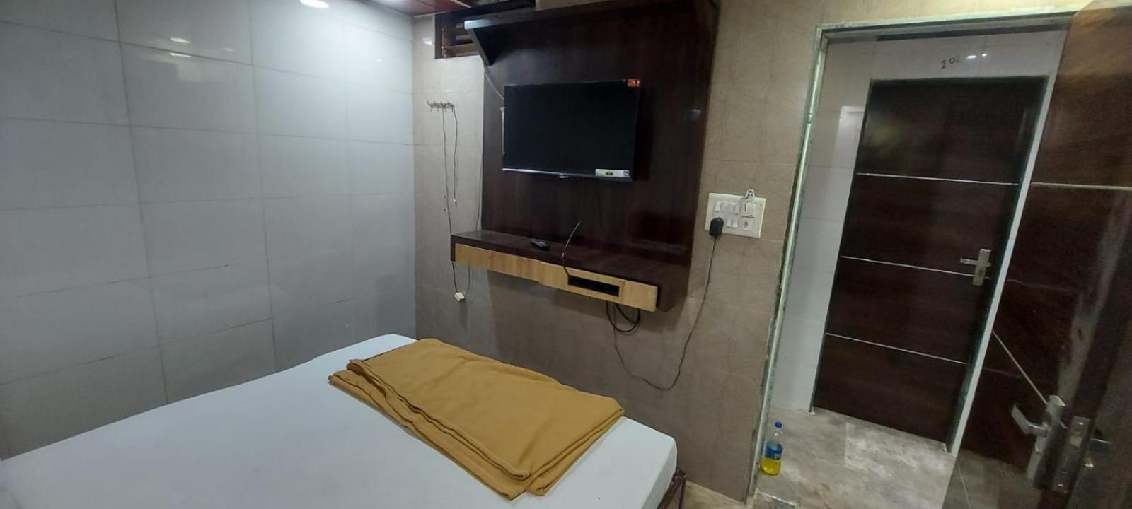 Glitz Hotels Sai Guest House - Nr Inorbit Mall Vashi 纳威孟买 外观 照片