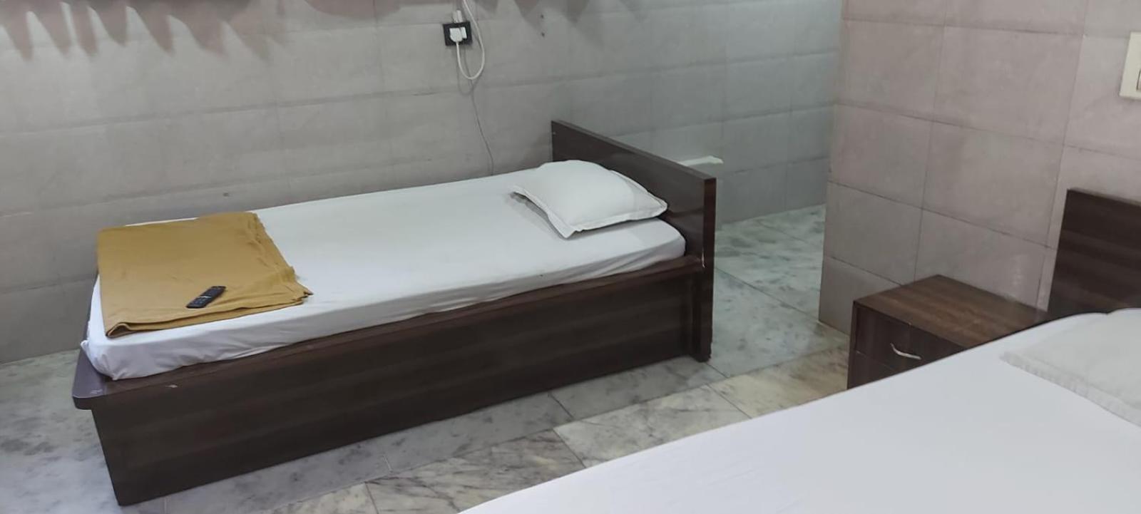 Glitz Hotels Sai Guest House - Nr Inorbit Mall Vashi 纳威孟买 外观 照片
