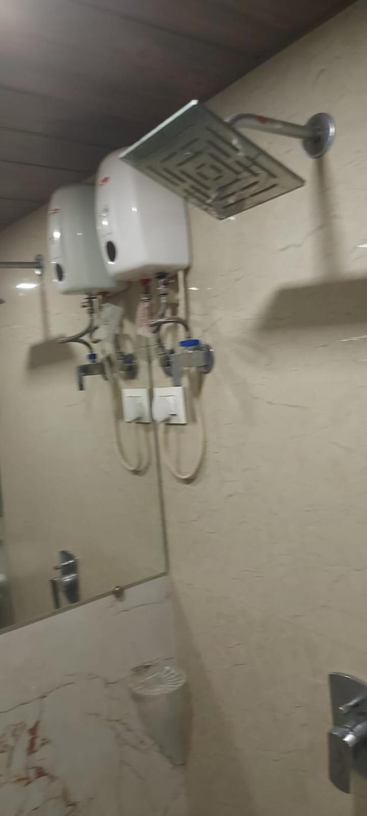 Glitz Hotels Sai Guest House - Nr Inorbit Mall Vashi 纳威孟买 外观 照片